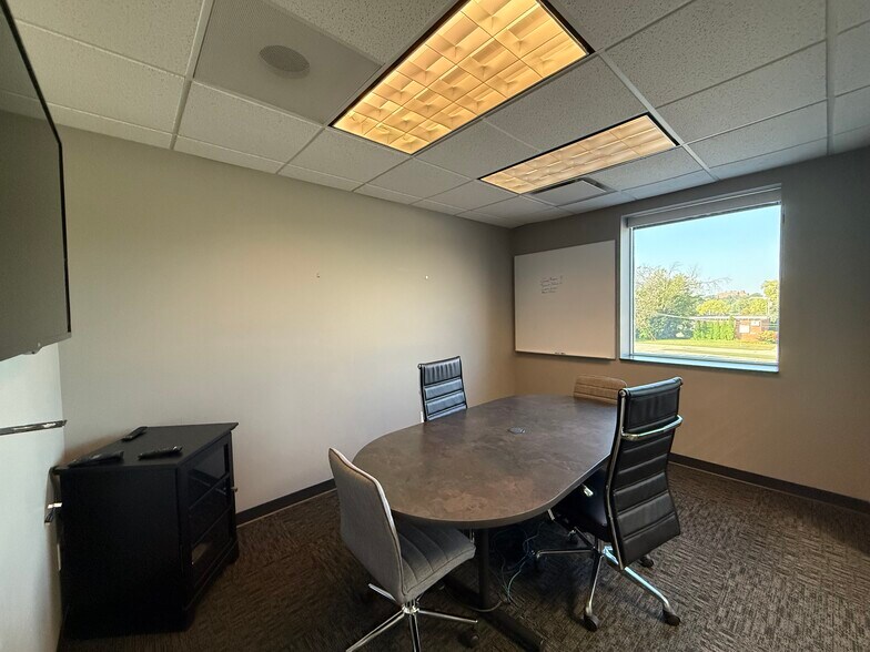 More Photos Of 2720 1st Ave NE, Cedar Rapids Office For Lease