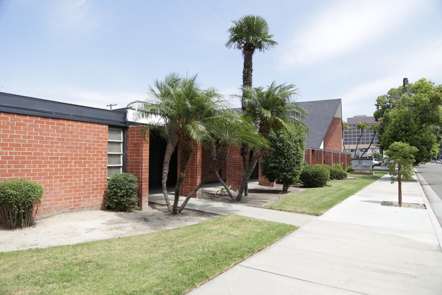 More Photos Of 701 W Broadway, Anaheim Religious Facility For Sale