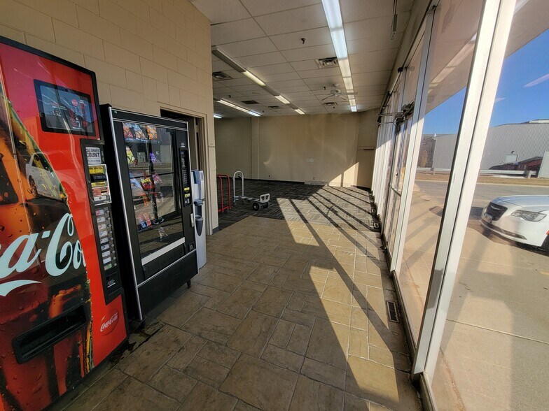 More Photos Of 3701 S Western Ave, Sioux Falls Warehouse For Lease