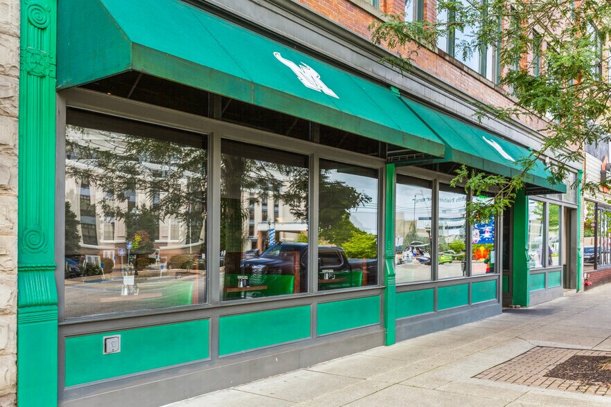 More Photos Of 301 Ninth St, Huntington Office For Sale