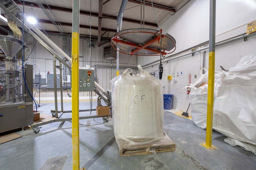 More Photos Of 225 Lawton Ave, Hereford Manufacturing For Sale