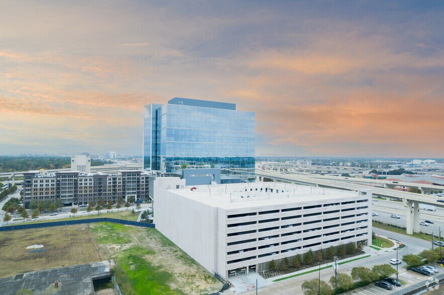 More Photos Of 800 Town & Country Blvd, Houston Unknown For Lease