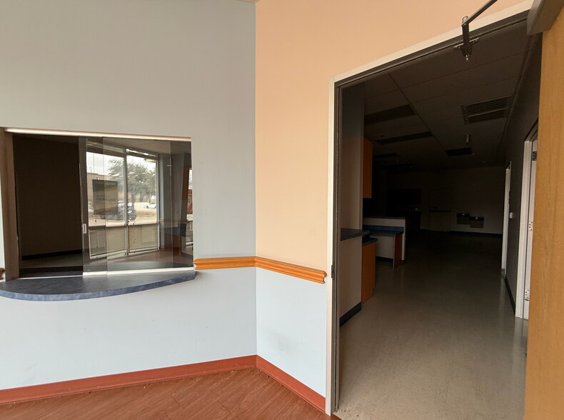 More Photos Of 1856 Precinct Line Rd, Hurst Unknown For Lease