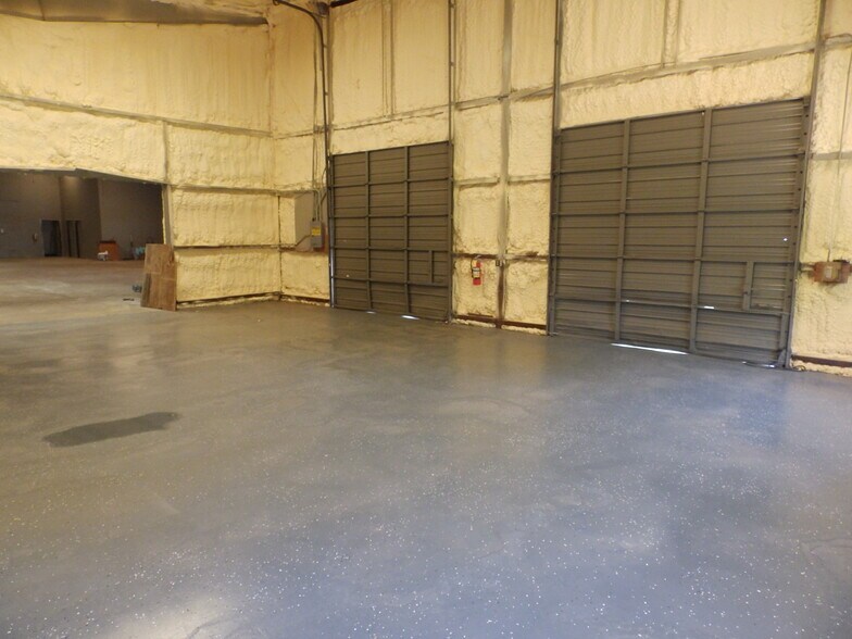 More Photos Of 2005 Tile Factory Rd, Palestine Manufacturing For Lease