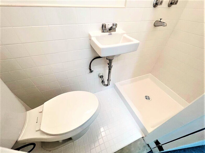 More Photos Of 198-200 Canal St, New York Medical For Sale