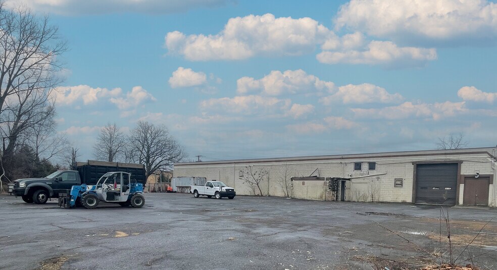 More Photos Of 460-464 N Randolph Ave, Cinnaminson Warehouse For Lease