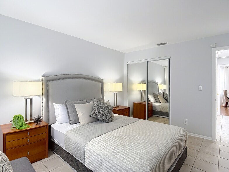 More Photos Of 139 SE Jefferson Cir N, Saint Petersburg Apartments For Sale