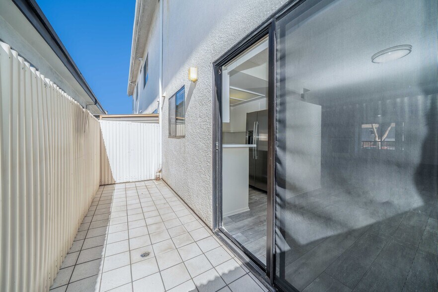 More Photos Of 638 E Tujunga Ave, Burbank Apartments For Sale