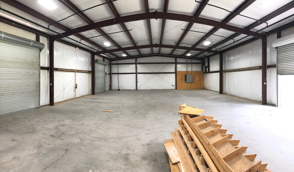 More Photos Of 164 Bobby Boss Dr, Loganville Warehouse For Lease