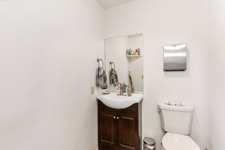 More Photos Of 1129-1135 Hunter Lake Dr, Reno Storefront Retail Residential For Sale