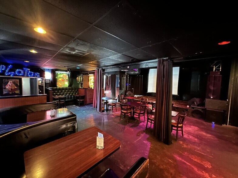 More Photos Of 835-841 NE Broadway St, Portland Restaurant For Lease