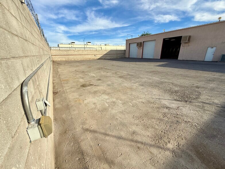 More Photos Of 1280 Rockpebble Ave, North Las Vegas Light Manufacturing For Lease