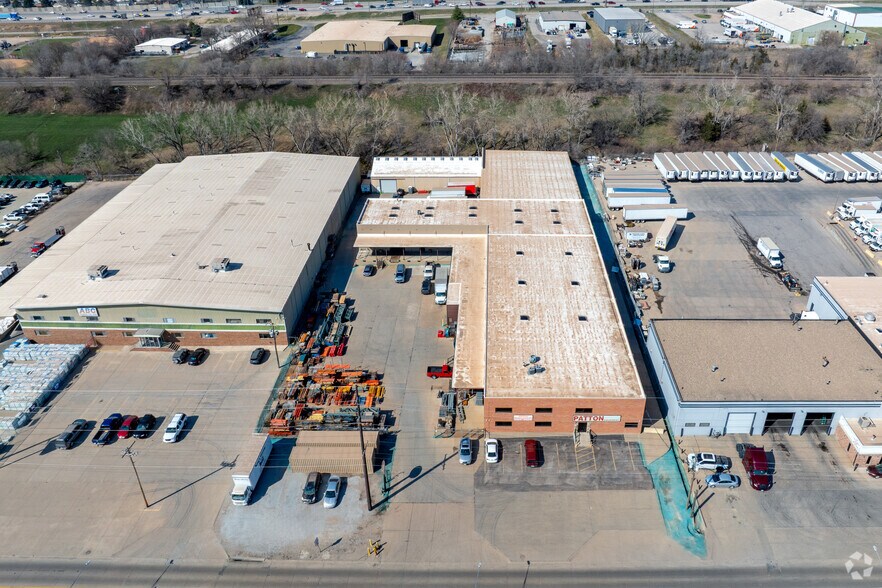 More Photos Of 7530-7534 F St, Omaha Warehouse For Lease