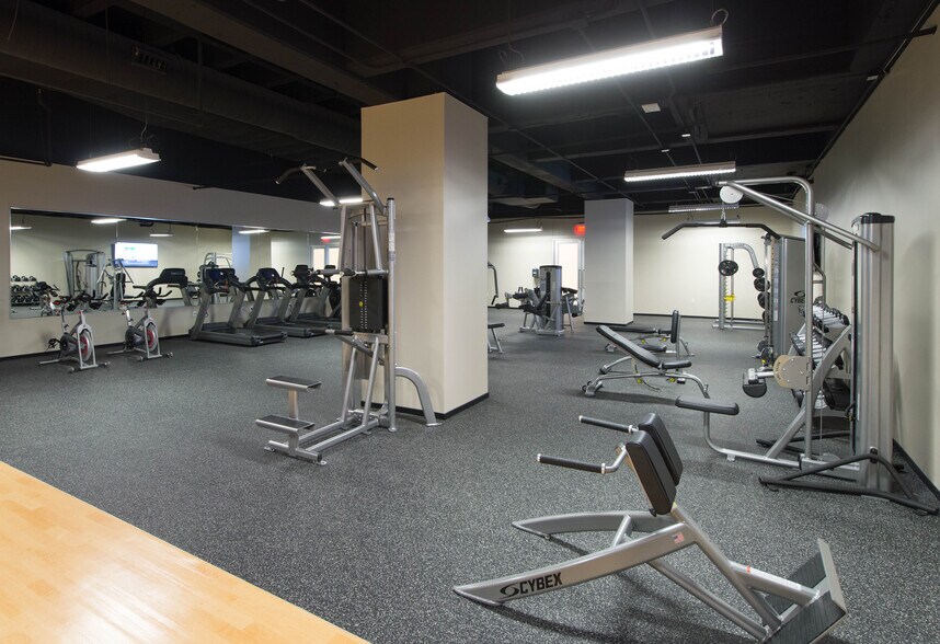 More Photos Of 300 Throckmorton St, Fort Worth Office For Sale