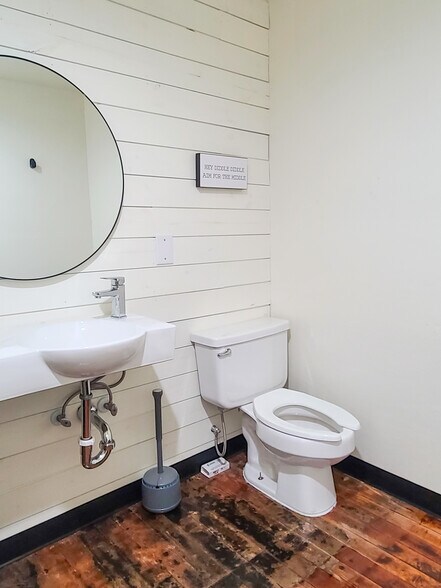 More Photos Of 109 Main St SE, Gravette Office For Lease