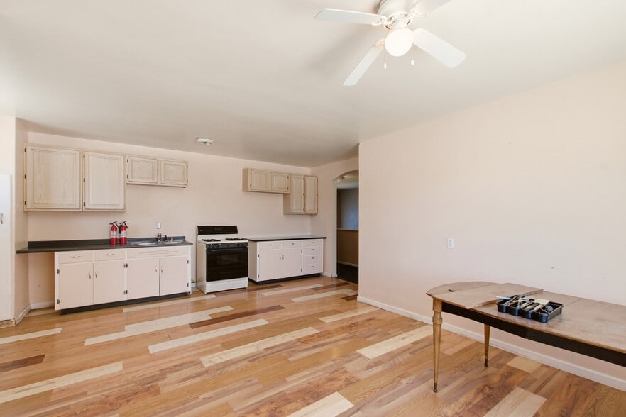 More Photos Of 1319-1323 W Texas St, Fairfield Freestanding For Sale