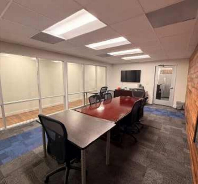 More Photos Of 2211 Buena Vista St, San Antonio Medical For Lease