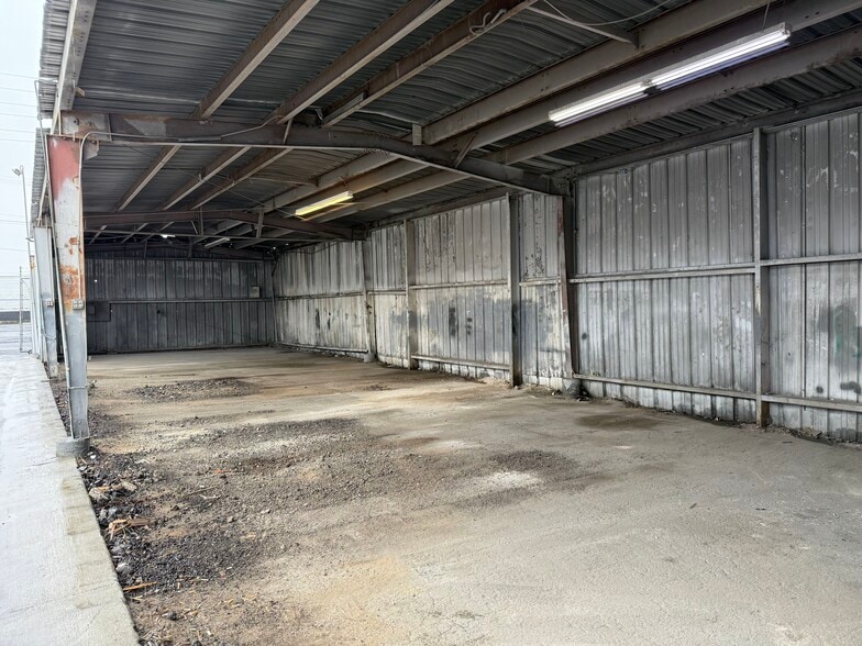 More Photos Of 5925 Payton Ave, Riverside Warehouse For Lease