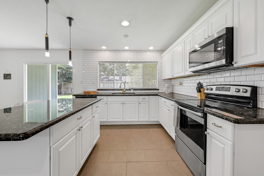 More Photos Of 5415 Carew St, Houston Specialty For Sale