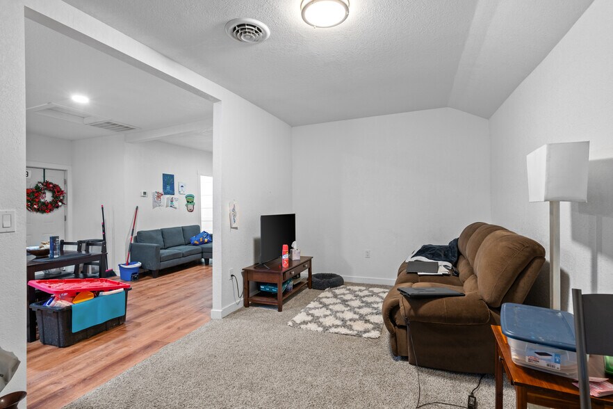 More Photos Of 105 Arcade, Lexington Apartments For Sale