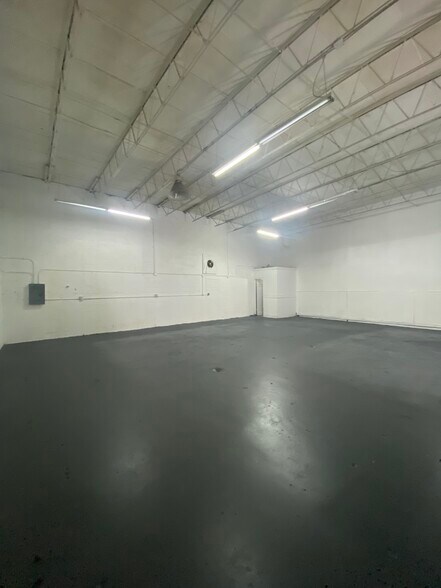 More Photos Of 5712 SW 25th St, West Park Warehouse For Lease