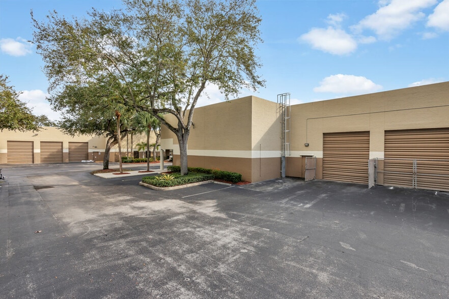 More Photos Of 5861 Miami Lakes Dr, Miami Lakes Industrial For Lease