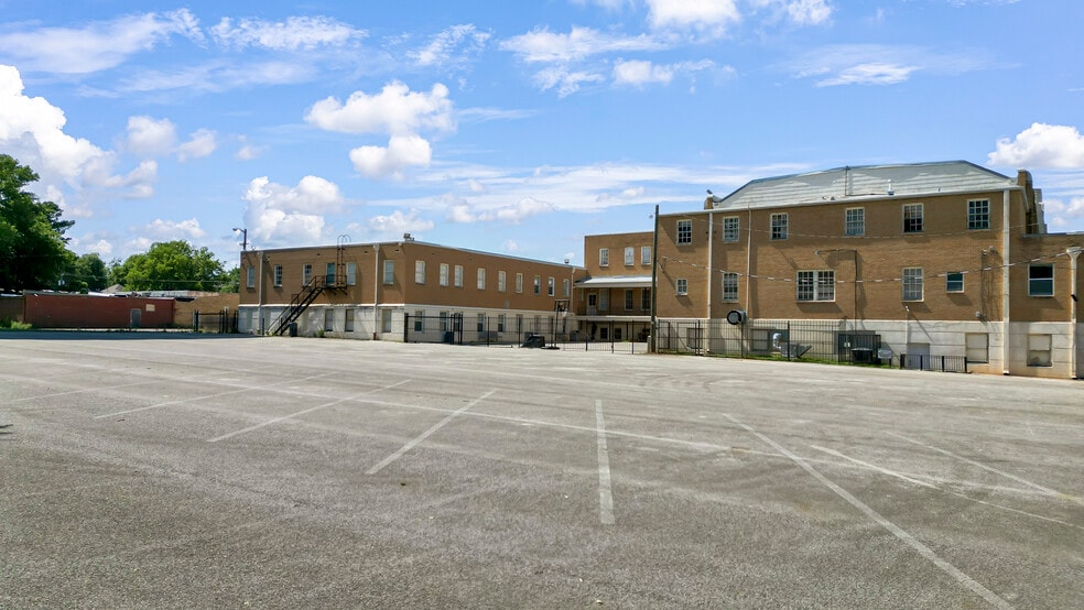 More Photos Of 102 W Bow St, Tyler Religious Facility For Sale