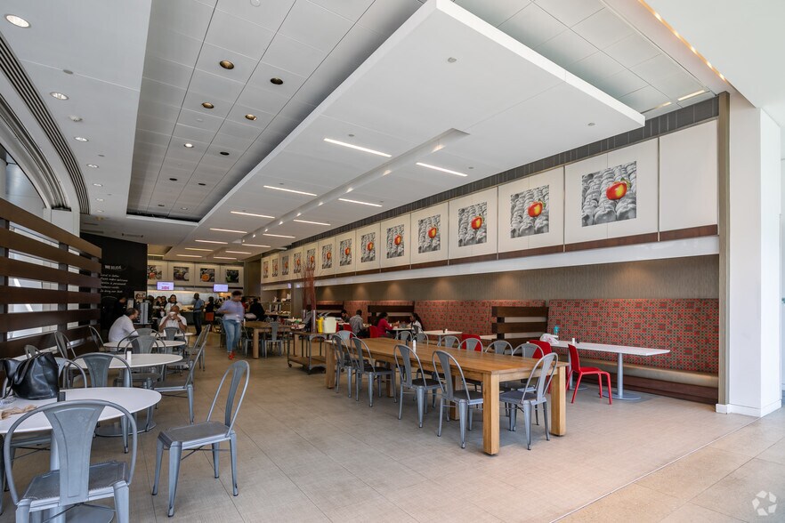 More Photos Of 1001 Summit Blvd, Atlanta Unknown For Lease