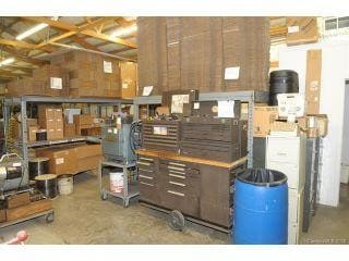 More Photos Of 315 Railroad St, Rockwell Warehouse For Lease