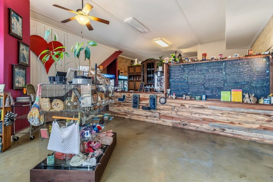 More Photos Of 709 Chestnut St, Bastrop Storefront Retail Residential For Sale