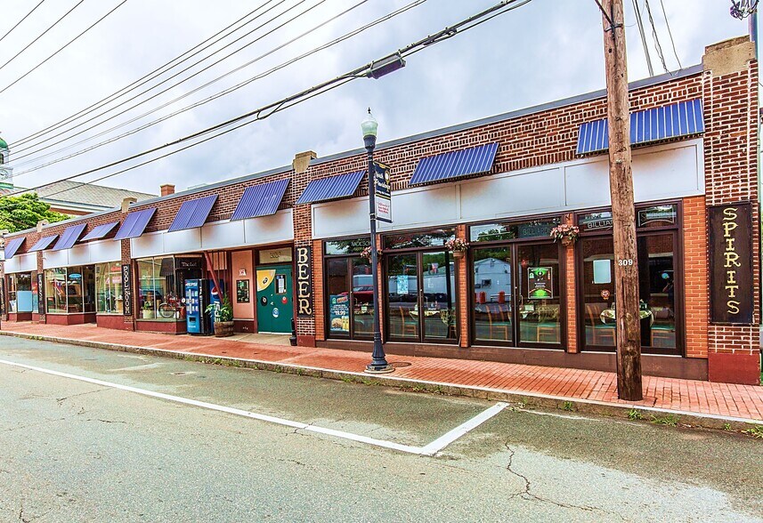 More Photos Of 2020-2026 Smith St, North Providence Storefront For Sale