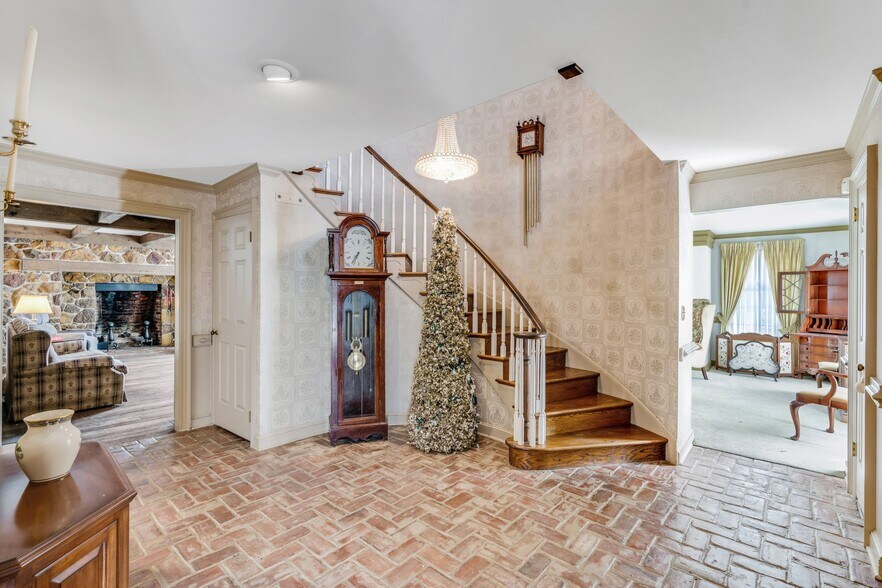 More Photos Of 1445 Catawba Ave, Newfield Service For Sale