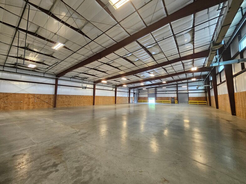 More Photos Of 1516 Ferguson Ln, Austin Light Distribution For Lease