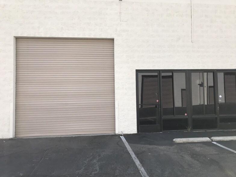 More Photos Of 41625 Eclectic St, Palm Desert Showroom For Lease