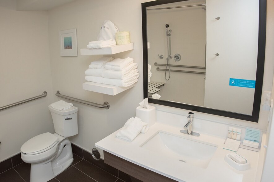 More Photos Of 4253 Burbank Rd, Wooster Hotel For Sale