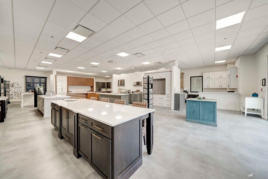 More Photos Of 17684 Cordova Pl, Panama City Beach Distribution For Lease