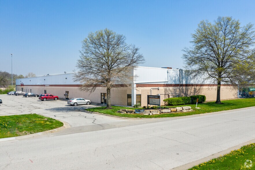 More Photos Of 1940-1958 Foxridge Dr, Kansas City Warehouse For Lease