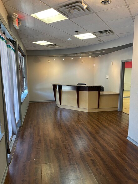 More Photos Of 1314 NW John Jones Dr, Burleson Medical For Lease
