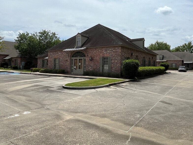 More Photos Of 2161 Quail Run, Baton Rouge Serviced Offices For Sale