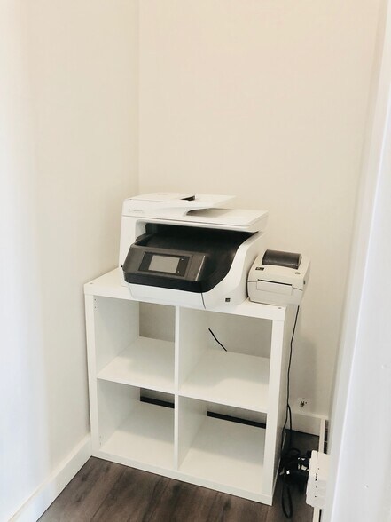 More Photos Of 25 Lewis St, Greenwich Office For Lease