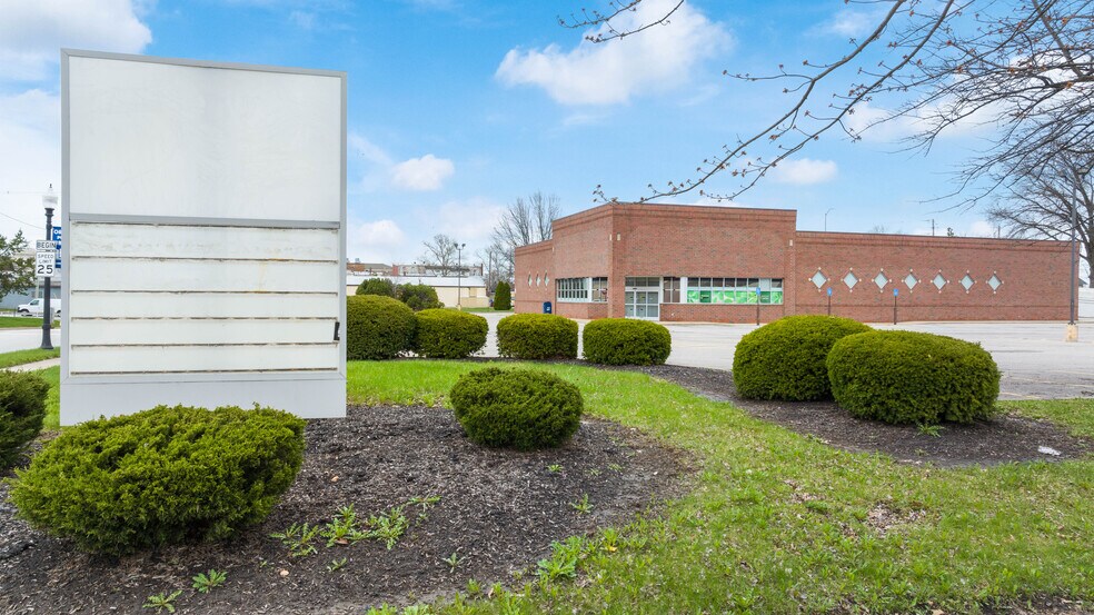 More Photos Of 222 S Main St, Orrville Drugstore For Sale