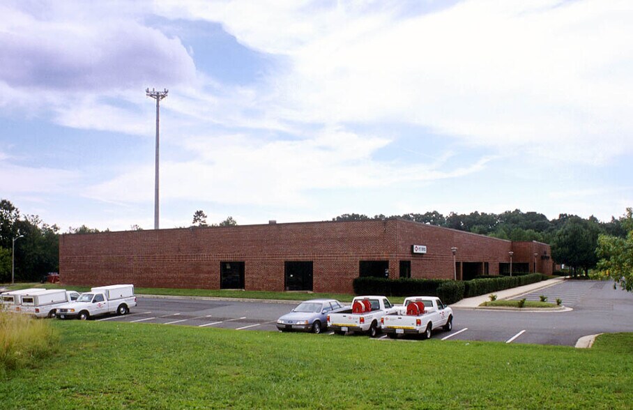 More Photos Of 6700 Springfield Center Dr, Springfield Flex For Lease