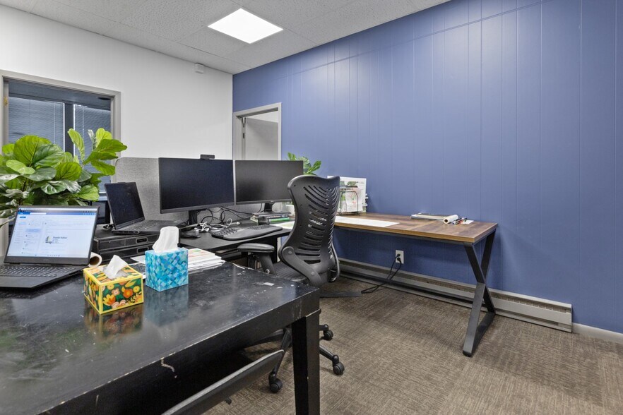 More Photos Of 728 N Prospect St, Rockford Office For Sale