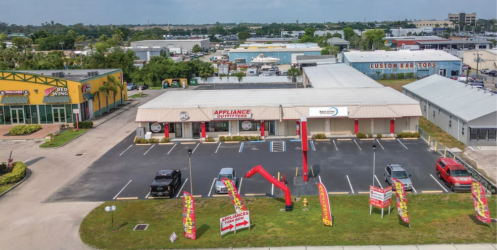 More Photos Of 11120 S Cleveland Ave, Fort Myers Freestanding For Lease