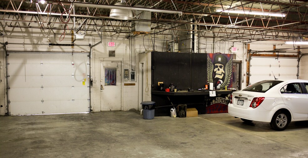 More Photos Of 47 S Federal Blvd, Denver Flex For Sale