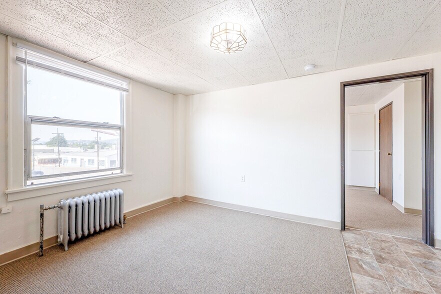 More Photos Of 803-815 SE Stephens St, Roseburg Multifamily For Sale