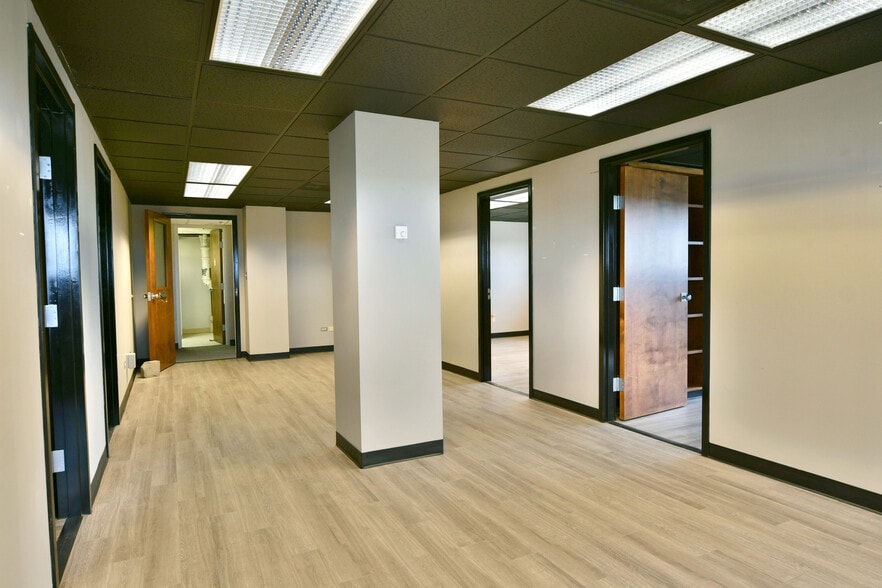 More Photos Of 108 Main Ave SW, Warren Office Residential For Lease