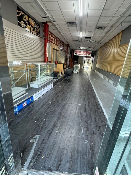 More Photos Of 306 E Fordham Rd, Bronx Convenience Store For Lease
