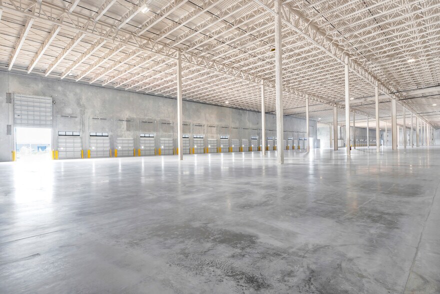 More Photos Of 14101 NW 112th Ave, Hialeah Gardens Warehouse For Lease