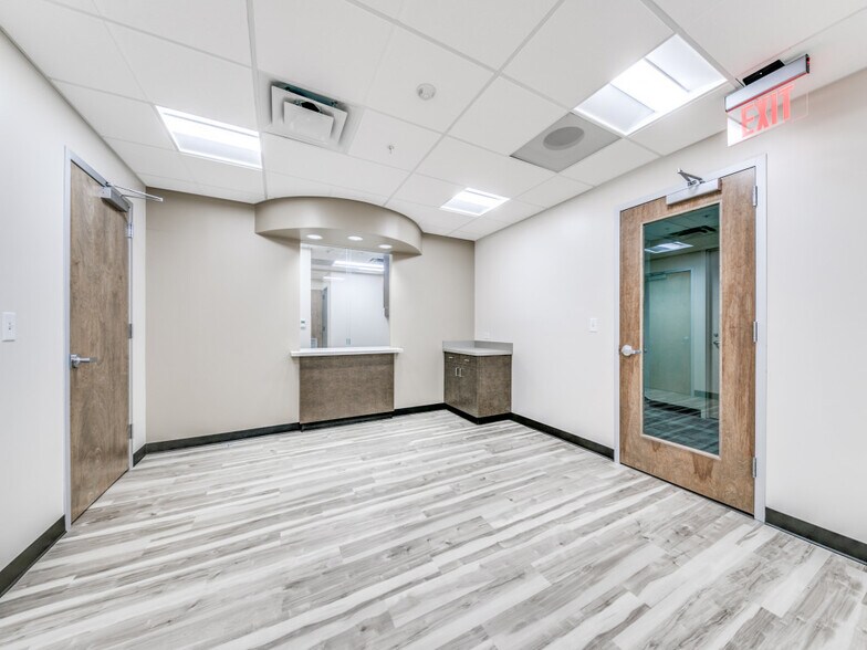 More Photos Of 12606 Greenville Ave, Dallas Medical For Lease